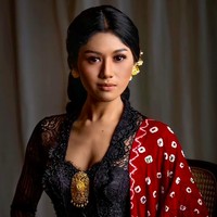 Segudang prestasi baik level lokal maupun internasional sudah diukir Erina sebelum Puteri Indonesia 2022. Prestasi tersebut antara lain delegasi Indonesia untuk Harvard World Model United Nation, juara 1 Business Project Competition di Tokyo, Japan, lalu juara 1  AIESEC Social Initiative Competition, juara 1 National Business Plan Competition, dan peraih “Most Social Spirited Scholar” dari UGM FEB Award. (Foto: Instagram/@erinagudono)