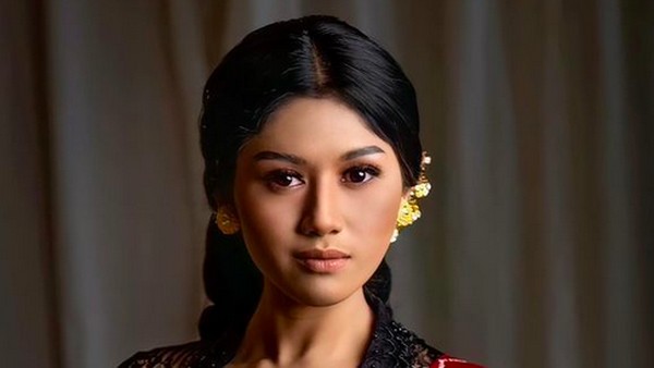 7 Foto Erina Gudono, Puteri Indonesia DIY 2022 yang Diduga Dirangkul Kaesang