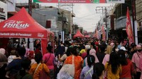 Masyarakat dan warga kota Bogor tampak antusias memadati Teras Surken di Jalan Surya Kencana, yang tahun ini menjadi lokasi diadakannya Festival Surken (Surken Fest) dalam rangkaian Hari Jadi Kota Bogor (HJB) ke-540.