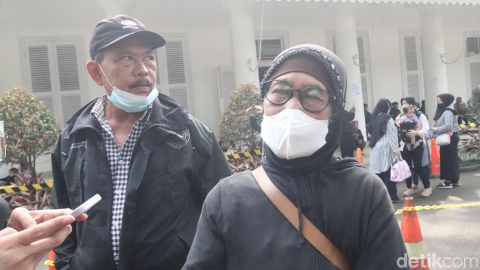 Guru SD Ridwan Kamil Nunung Nurhasanah di Gedung Pakuan