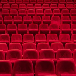 Pakai Sandal Jepit ke Bioskop Jadi Perdebatan