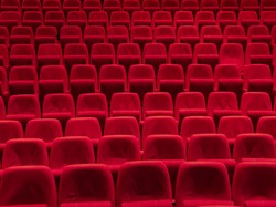 Pakai Sandal Jepit ke Bioskop Jadi Perdebatan