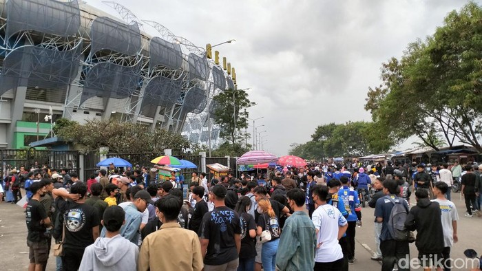 Jelang laga Persib vs Bali United, Stadion GBLA dipadati bobotoh