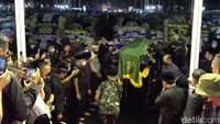 Keluarga Gubernur Jawa Barat Ridwan Kamil berterima kasih kepada berbagai pihak yang telah memberikan dukungan selama proses pencarian dan pemulangan jenazah Emmeril Kahn Mumtadz. Ucapan terima kasih itu juga termasuk kepada Presiden Joko Widodo (Jokowi).