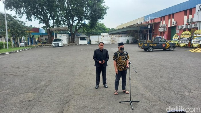 Kakak Ridwan Kamil, Erwin Muniruzaman,