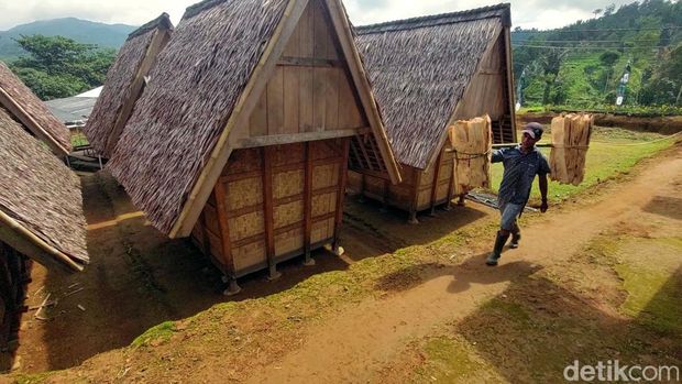 Kampung Adat Ciptagelar di Sukabumi.