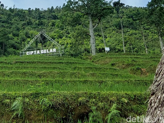 Kampung Adat Ciptagelar di Sukabumi.
