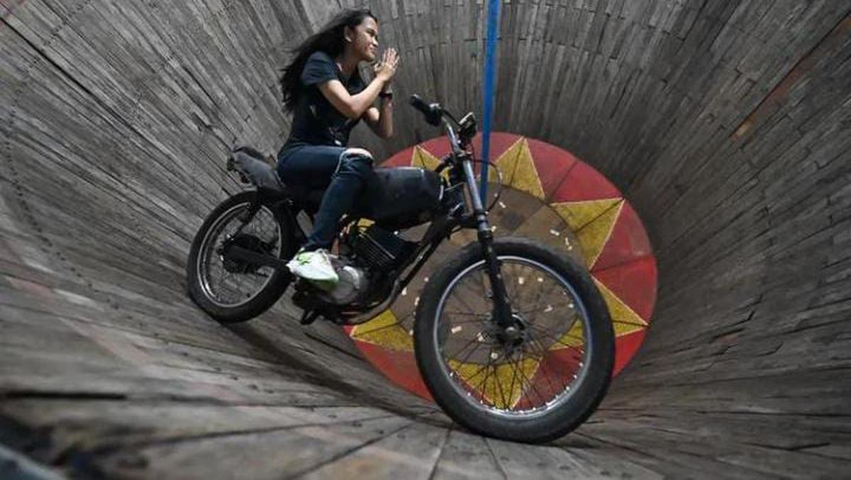 Er-xotin veb-kamera oldida vaginal jinsiy aloqa qilishdan uyalmaydi.