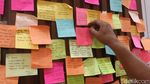 Kertas Warna-warni Berisi Ucapan Duka dan Doa untuk Eril Hiasi Gedung Pakuan