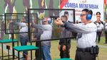 Keseruan Lomba Menembak Sambut Hari Bhayangkara di Polda Riau
