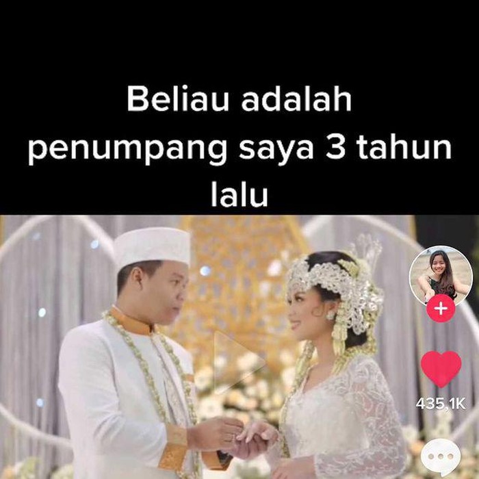 Kisah pasangan penumpang dan pramugari viral di media sosial.