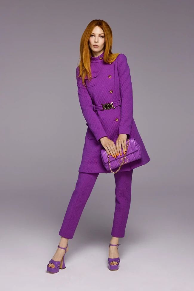 Inilah koleksi busana Moschino Resort 2023 karya Jeremy Scott. Foto dok. moschino.