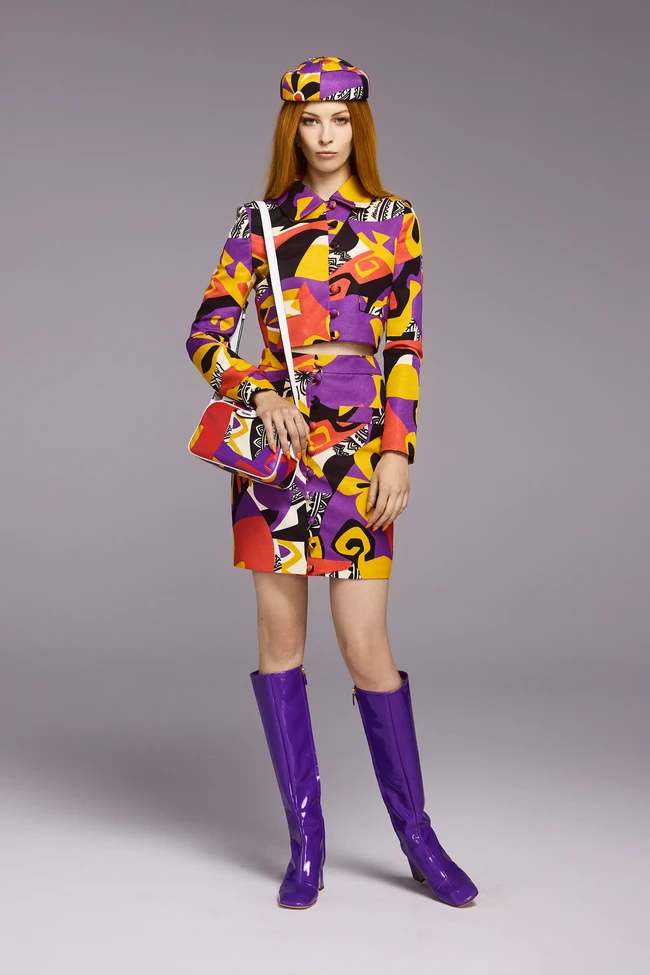 Inilah koleksi busana Moschino Resort 2023 karya Jeremy Scott. Foto dok. moschino.