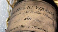 Di London ada sebuah wine atau anggur yang diproduksi sejak tahun 1811. Bernama Chateau dYquem, harga perbotolnya dipatok Rp 1,3 miliar. Foto: Guinness Book of World Record