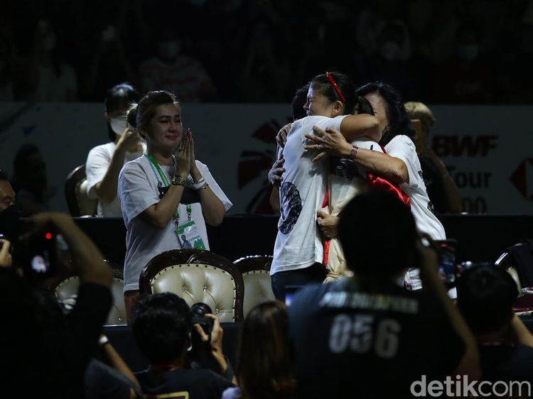 Momen Haru Perpisahan Greysia Polii di Istora Senayan