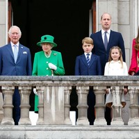 Kate Middleton memesona dengan gaun pink keluaran Stella McCartney di Platinum Jubilee Pageant. Menurut Karen Millen, pencariannya mencapai 127 persen pada Juni. Gaun tersebut lantas menempati urutan ke-5. (Foto: Getty Images/Max Mumby/Indigo)