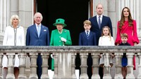 Ratu Elizabeth II sempat merayakan 70 tahun pengabdian sebagai kepala monarki Inggris. Perayaan tersebut memastikannya sebagai ratu terlama di dunia. Ratu Elizabeth II juga menjadi penguasa kerajaan terlama kedua dalam sejarah, setelah Raja Perancis Louis XIV yang bertakhta selama 72 tahun. Foto: Getty Images/Max Mumby/Indigo