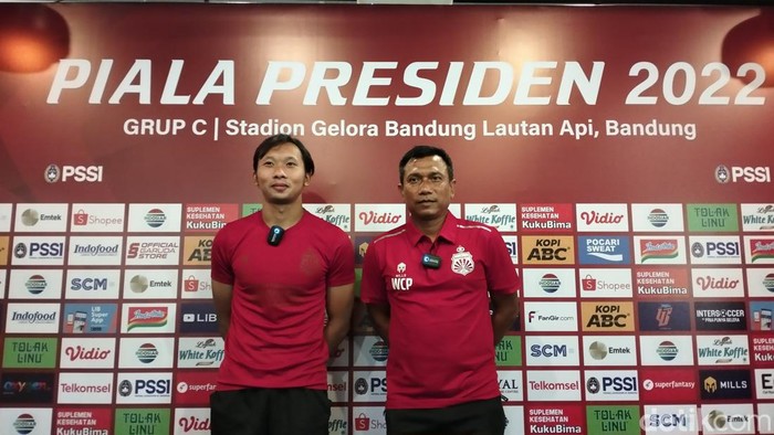 Pelatih Bhayangkara FC Widodo C Putro dan penjaga gawang Awan Setho