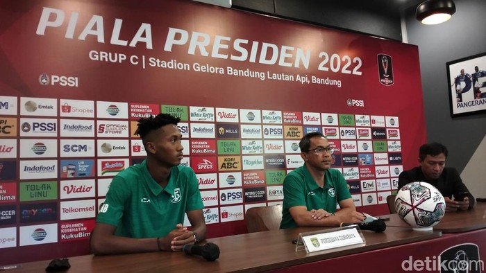 Pelatih Persebaya Aji Santoso