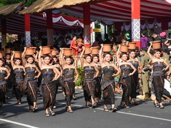 Penampilan Peed Aya Duta Kota Denpasar serangkaian Pesta Kesenian Bali XLIV Tahun 2022 di Depan Monumen Perjuangan Rakyat Bali Bajra Sandi, Denpasar, Minggu (12/6/2022). Foto: Pemkot Denpasar