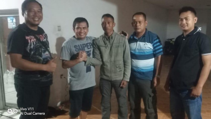 Perdamaian kasus pemukulan oleh Anggota DPRD Tangsel Edy Mamat terhadap wasit yang ternyata anggota TNI (dok. istimewa).