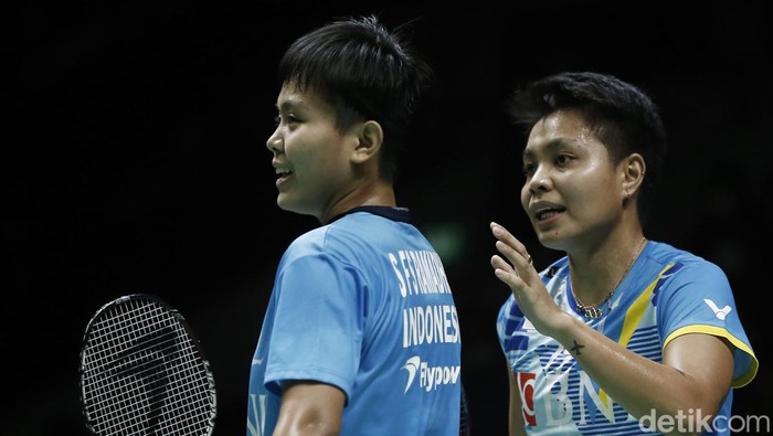 Apriyani Rahayu/Siti Fadia Silva Ramadhanti harus puas jadi runner-up ganda putri Indonesia Masters 2022. Mereka kalah 18-21 & 12-21 dari wakil China, Chen Qing Chen/Jia Yi Fan, Minggu, 12/6/2022.