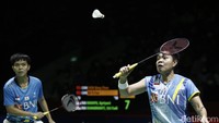 Apriyani Rahayu/Siti Fadia Silva Ramadhanti melawan wakil China, Chen Qing Chen/Jia Yi Fan pada final Indonesia Masters 2022 di Istora Senayan, Minggu (12/6/2022) sore WIB. Apriyani/Fadia memulai dengan baik.