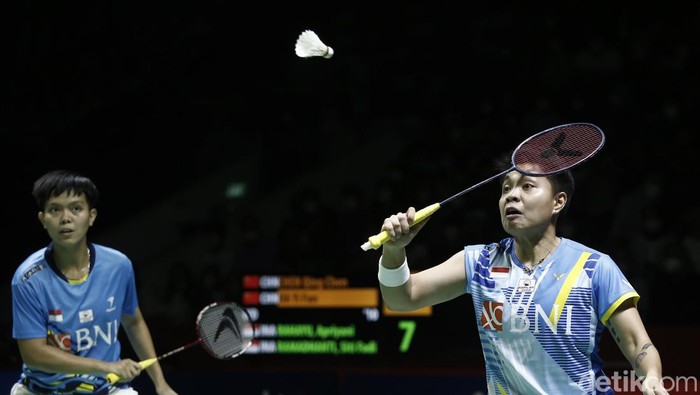 Potret Perjuangan Apriyani/Fadia, Harus Puas Jadi yang Kedua Apriyani Rahayu/Siti Fadia Silva Ramadhanti harus puas jadi runner-up ganda putri Indonesia Masters 2022. Mereka kalah 18-21 & 12-21 dari wakil China, Chen Qing Chen/Jia Yi Fan, Minggu, 12/6/2022.