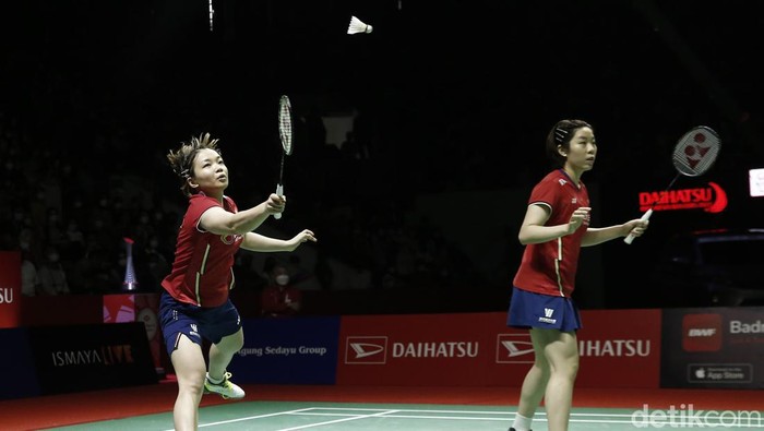 Potret Perjuangan Apriyani/Fadia, Harus Puas Jadi yang Kedua Apriyani Rahayu/Siti Fadia Silva Ramadhanti harus puas jadi runner-up ganda putri Indonesia Masters 2022. Mereka kalah 18-21 & 12-21 dari wakil China, Chen Qing Chen/Jia Yi Fan, Minggu, 12/6/2022.