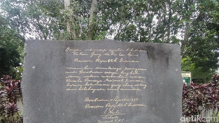 Prasasti pemugaran Candi Borobudur di Magelang.