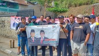 Acara deklarasi itu dihadiri oleh Koordinator Nasional Pemenangan Prabowo-Gus Muhaimin, Rahmat Ari Andi, Koordinator Lapangan Barisan Prabowo-Gus Muhaimin, Ganjar.