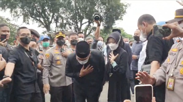 Ridwan Kamil Membungkuk Terima Kasih Sebelum Jenazah Eril Dibawa ke Bandung