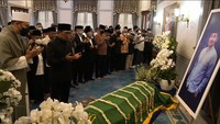 Usai salat jenazah dilanjutkan dengan doa bersama untuk almarhum Eril. (Tangkapan Layar YouTube/Humas Jabar)