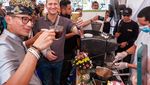 Sandiaga Datangi Pesta Penggila Vespa