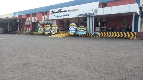 Situasi area kargo jenazah Bandara Soetta jelang ketibaan jenazah Emmeril Kahn Mumtadz