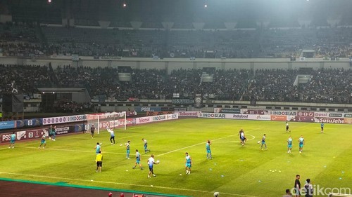 Suasana jelang laga Persib vs Bali United