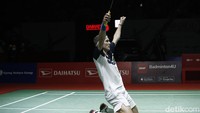 Ekspresi Axelsen usai memenangi pertandingan.