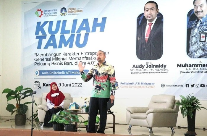 Wakil Gubernur Sumatera Barat Audy Joinaldy