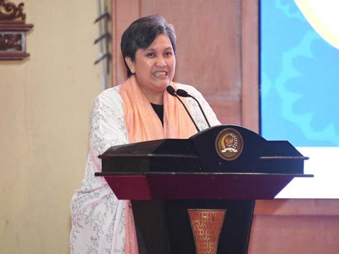 Wakil Ketua MPR RI Lestari Moerdijat saat mengikuti Sosialisasi Empat Pilar MPR dengan tema ‘Reinvensi Keindonesiaan Kita, Kepemimpinan Keindonesiaan dan Patriotisme dalam Indonesia Pascapandemi’ di Gedung Nusantara IV, Komplek Gedung MPR/DPR/DPD, di Senayan, Jakarta (11/6).