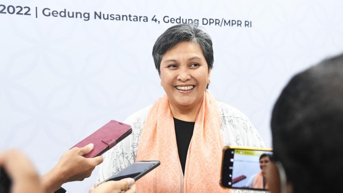Wakil Ketua MPR RI Lestari Moerdijat saat mengikuti Sosialisasi Empat Pilar MPR dengan tema ‘Reinvensi Keindonesiaan Kita, Kepemimpinan Keindonesiaan dan Patriotisme dalam Indonesia Pascapandemi’ di Gedung Nusantara IV, Komplek Gedung MPR/DPR/DPD, di Senayan, Jakarta (11/6).