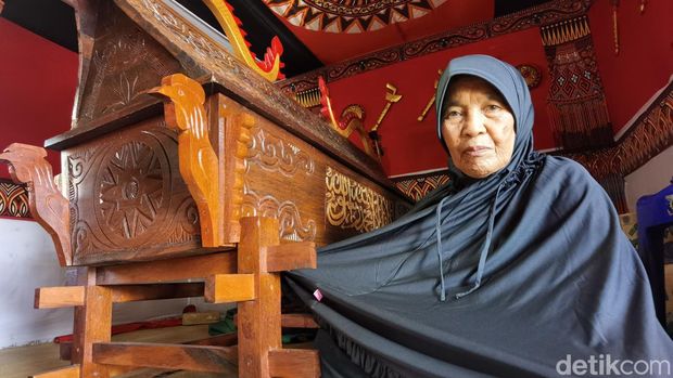 Warga muslim Toraja menggelar ritual adat Rambu Solo