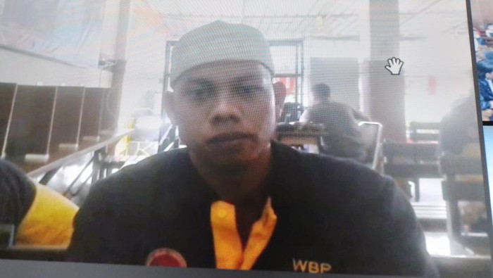 Abdul Wahed pembunuh yang mengakui perbuatannya di Pengadilan Negeri Surabaya