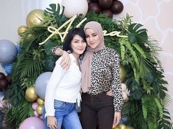 10 Foto Artis Bareng Istri Baru Mantan Suami, Akrab Bak Kakak Adik