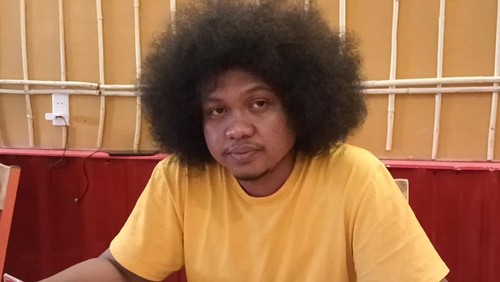 Komika asal Medan Babe Cabita saat diwawancara di Cafe Sempatin, Jalan Mangonsidi, Kecamatan Medan Polonia, Kota Medan Sumatera Utara, Senin (13/6/2022) (Goklas Wisely).