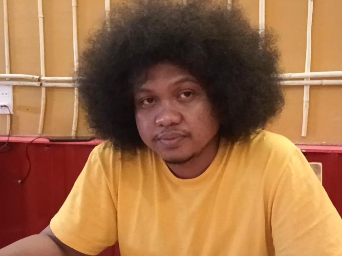 Komika asal Medan Babe Cabita saat diwawancara di Cafe Sempatin, Jalan Mangonsidi, Kecamatan Medan Polonia, Kota Medan Sumatera Utara, Senin (13/6/2022) (Goklas Wisely).