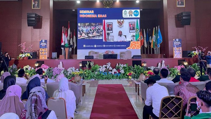 Ribuan mahasiswa dan dosen muda dari Perguruan Tinggi Agama Islam Negeri (PTKIN) dan Perguruan Tinggi Agama Islam Swasta (PTKIS) regional Indonesia Timur hadir secara offline dan online dalam seminar nasional Indonesia Emas yang dilaksanakan di Auditorium UIN Alauddin Makassar, Senin (13/6/2022).