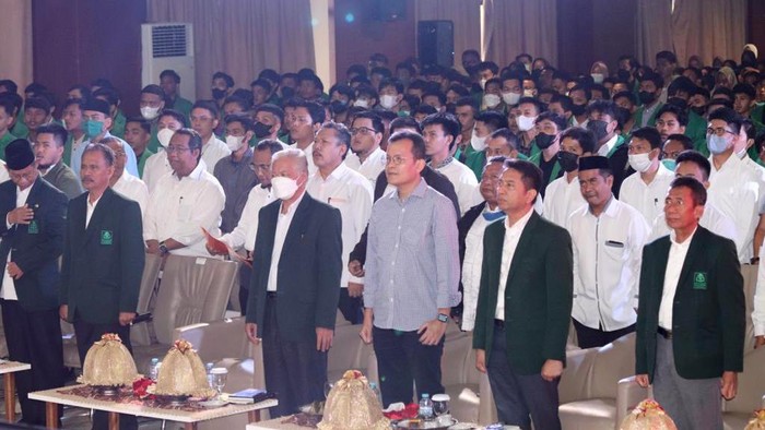 Ribuan mahasiswa dan dosen muda dari Perguruan Tinggi Agama Islam Negeri (PTKIN) dan Perguruan Tinggi Agama Islam Swasta (PTKIS) regional Indonesia Timur hadir secara offline dan online dalam seminar nasional Indonesia Emas yang dilaksanakan di Auditorium UIN Alauddin Makassar, Senin (13/6/2022).