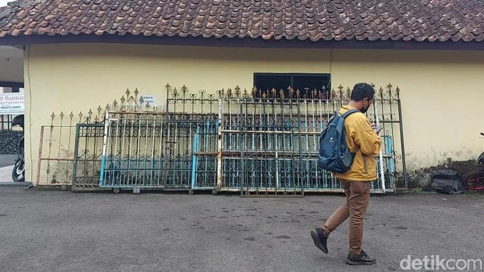 Barang bukti pagar hasil curian diamankan Polsek Indihiang.