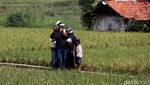 Begini Jadinya Saat Warga Melihat Pemakaman Eril dari Tengah Sawah