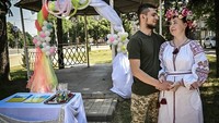 Keempat prajurit itu berasal dari 14th Separate Mechanised Brigade, yang selama ini melawan pasukan Rusia di Donbas sejak Mei lalu.   